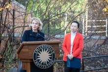 Brandie Smith, the John and Adrienne Mars director of NZCBI, was joined by Minister Xu Xueyuan from the Embassy of the People’s Republic of China, FedEx and animal care staff to say goodbye.